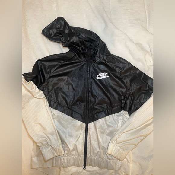 Nike Windbreaker - Picture 1 of 3